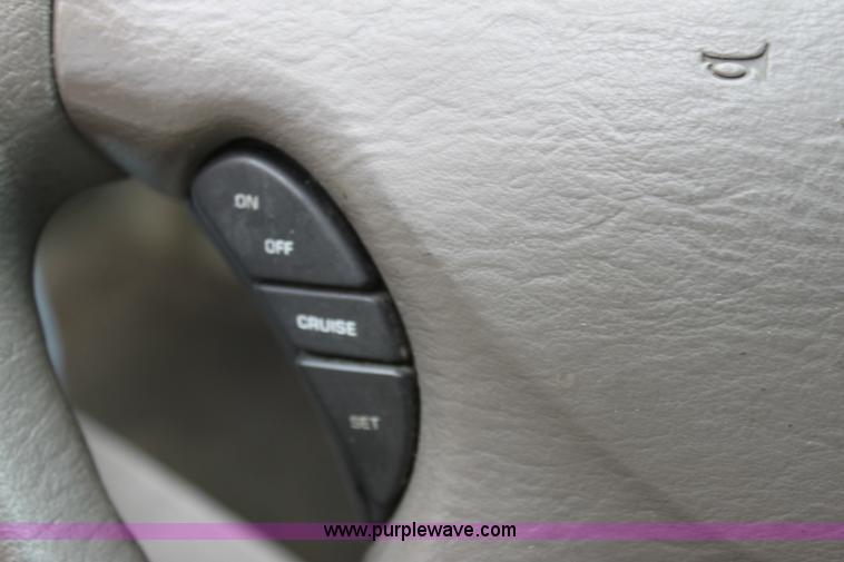 image for item L9621 2001 Dodge Grand Caravan Sport mini van