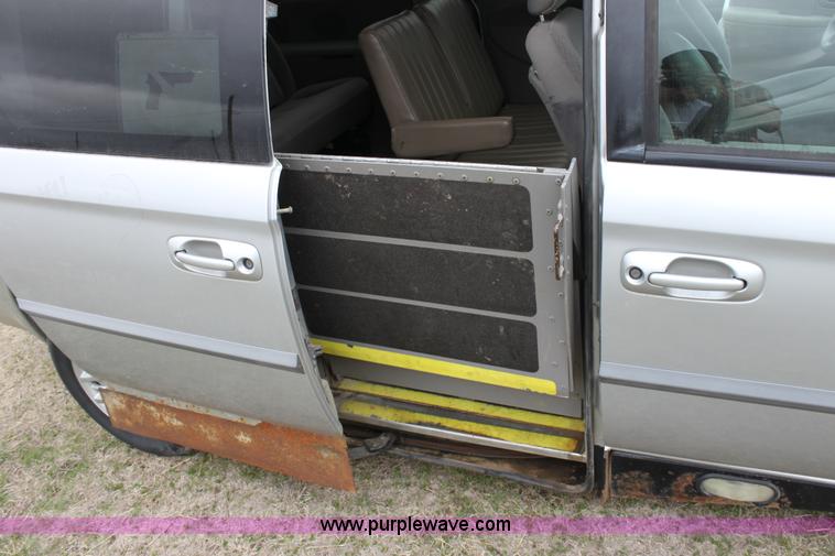 image for item L9621 2001 Dodge Grand Caravan Sport mini van