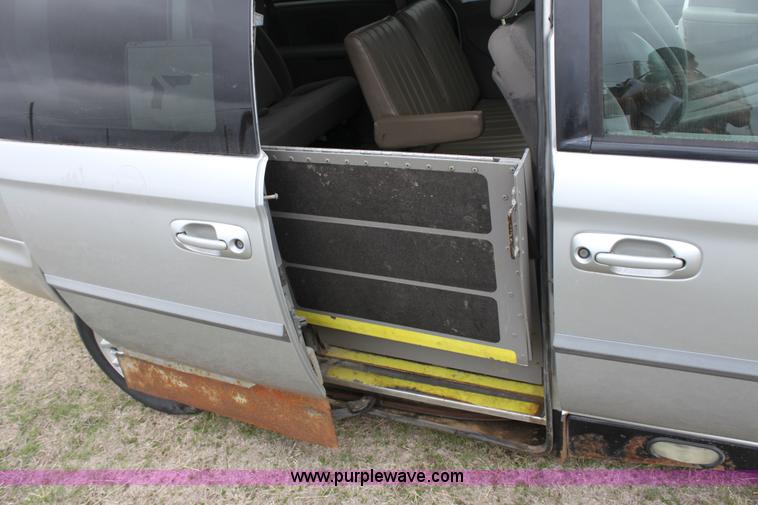 image for item L9621 2001 Dodge Grand Caravan Sport mini van