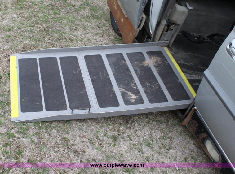 image for item L9621 2001 Dodge Grand Caravan Sport mini van