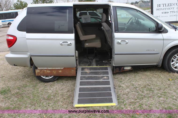 image for item L9621 2001 Dodge Grand Caravan Sport mini van