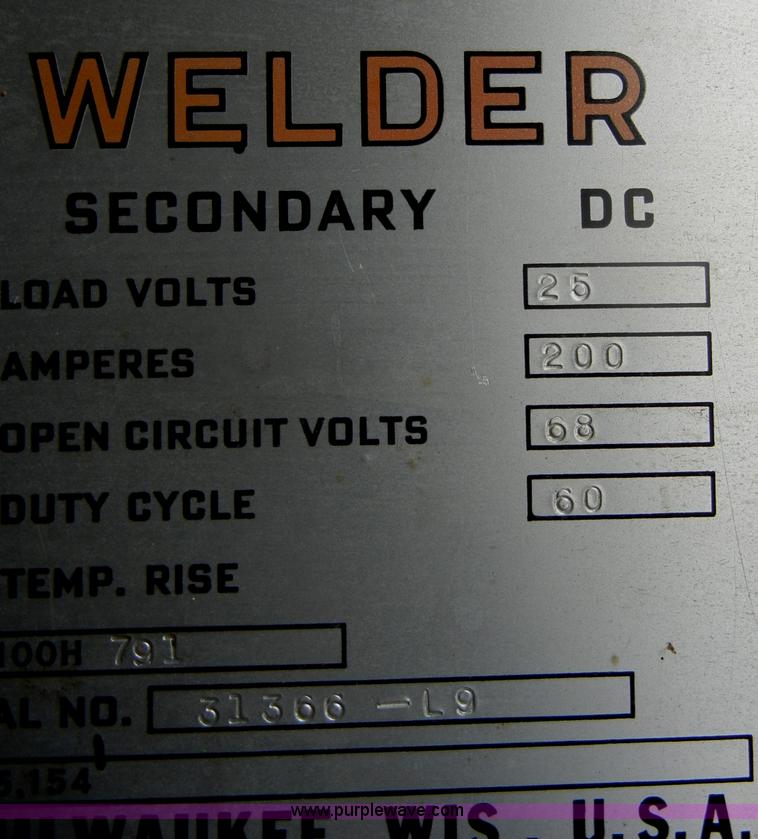 image for item S9376 P&H AC/DC arc welder