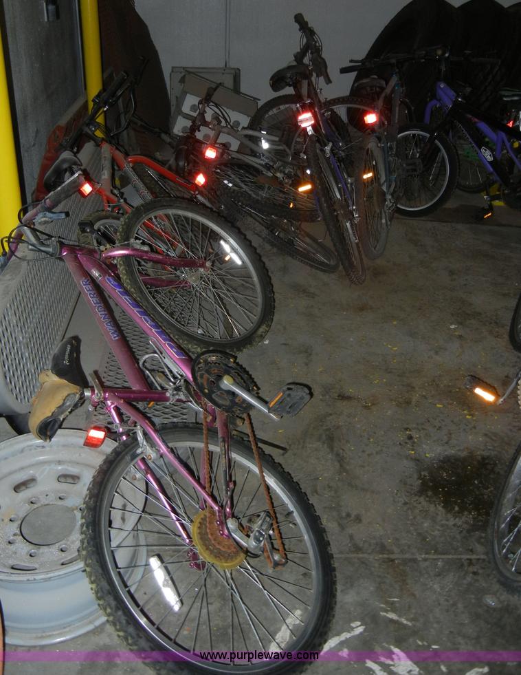 image for item U9878 Approximately 19 assorted bicycles