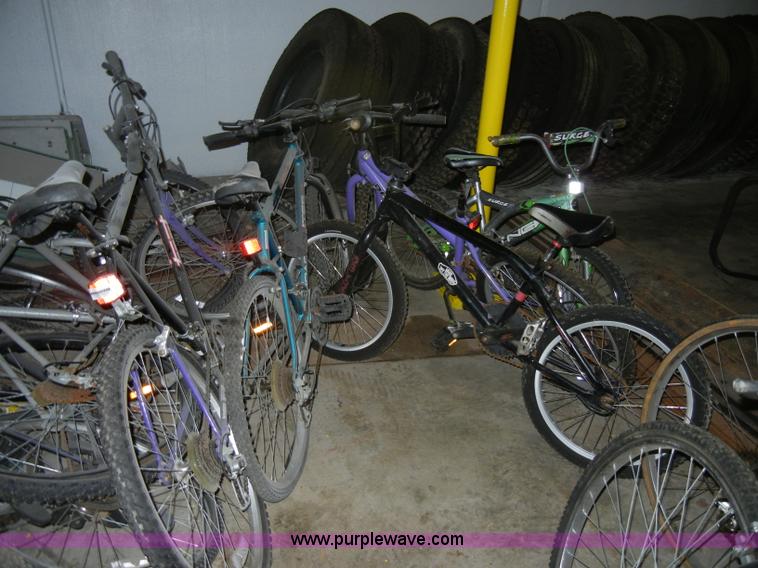 image for item U9878 Approximately 19 assorted bicycles