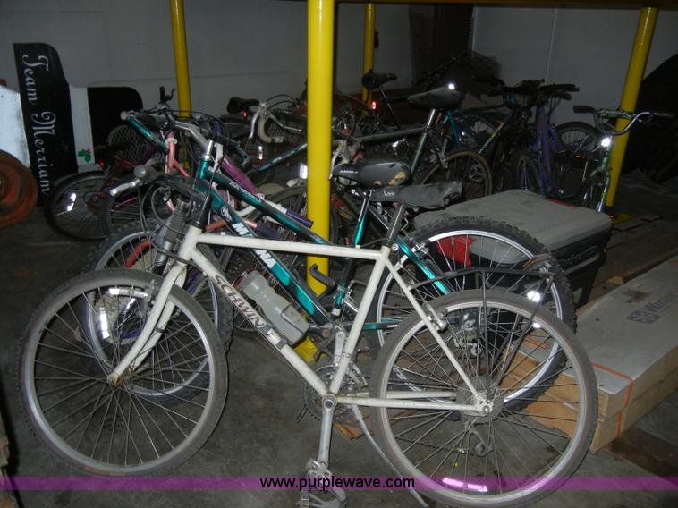 image for item U9878 Approximately 19 assorted bicycles