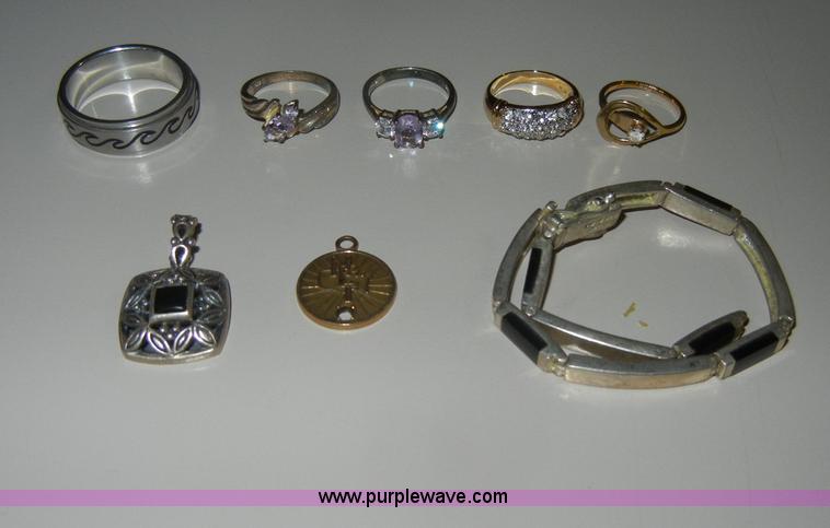 image for item U9879 Assorted jewelry