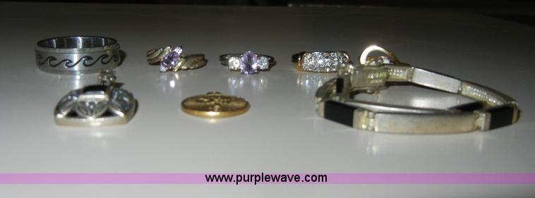 image for item U9879 Assorted jewelry