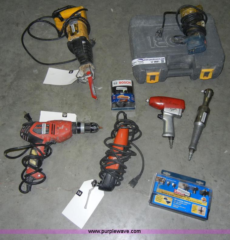 image for item U9881 Assorted tools