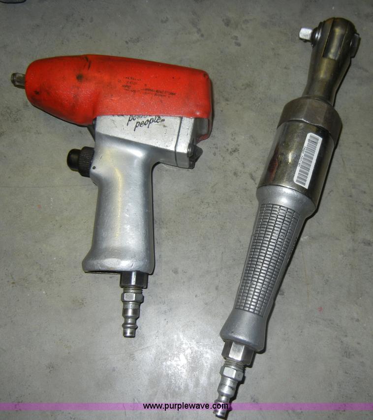 image for item U9881 Assorted tools