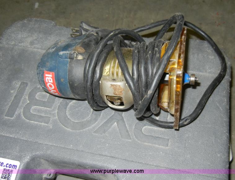 image for item U9881 Assorted tools