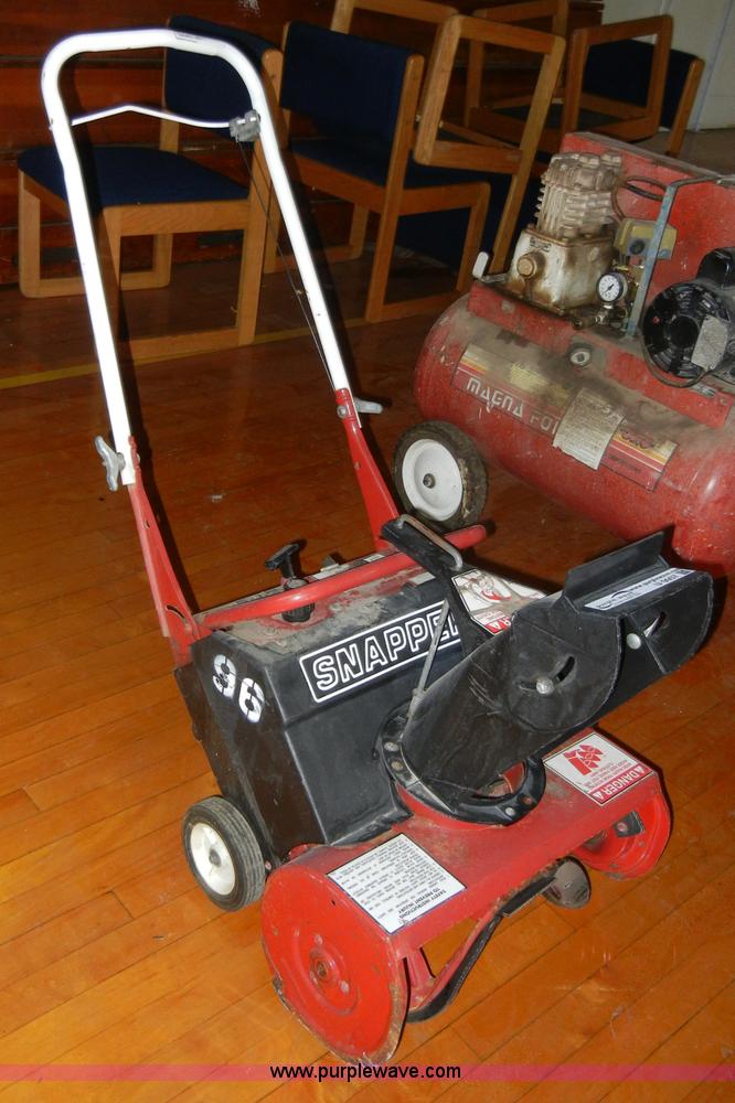 image for item U9957 Snapper 3201 20" snow blower