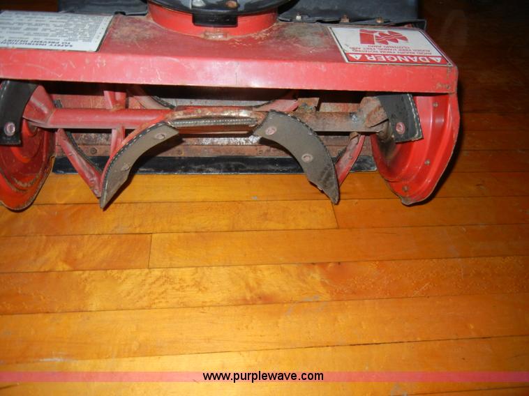 image for item U9957 Snapper 3201 20" snow blower