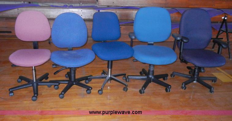 image for item U9961 (12) assorted office chairs