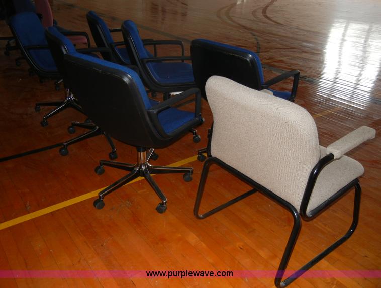 image for item U9961 (12) assorted office chairs