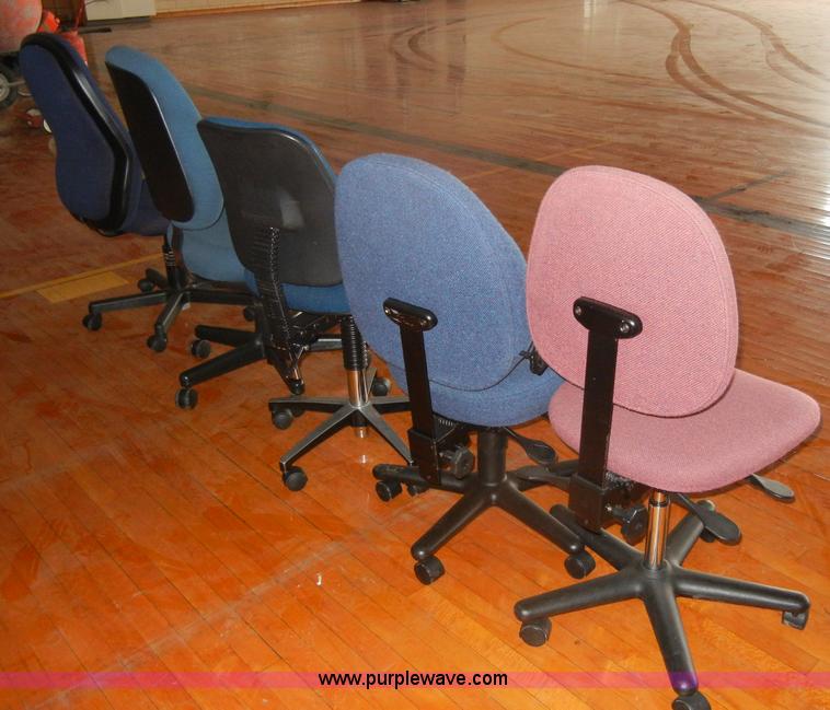 image for item U9961 (12) assorted office chairs