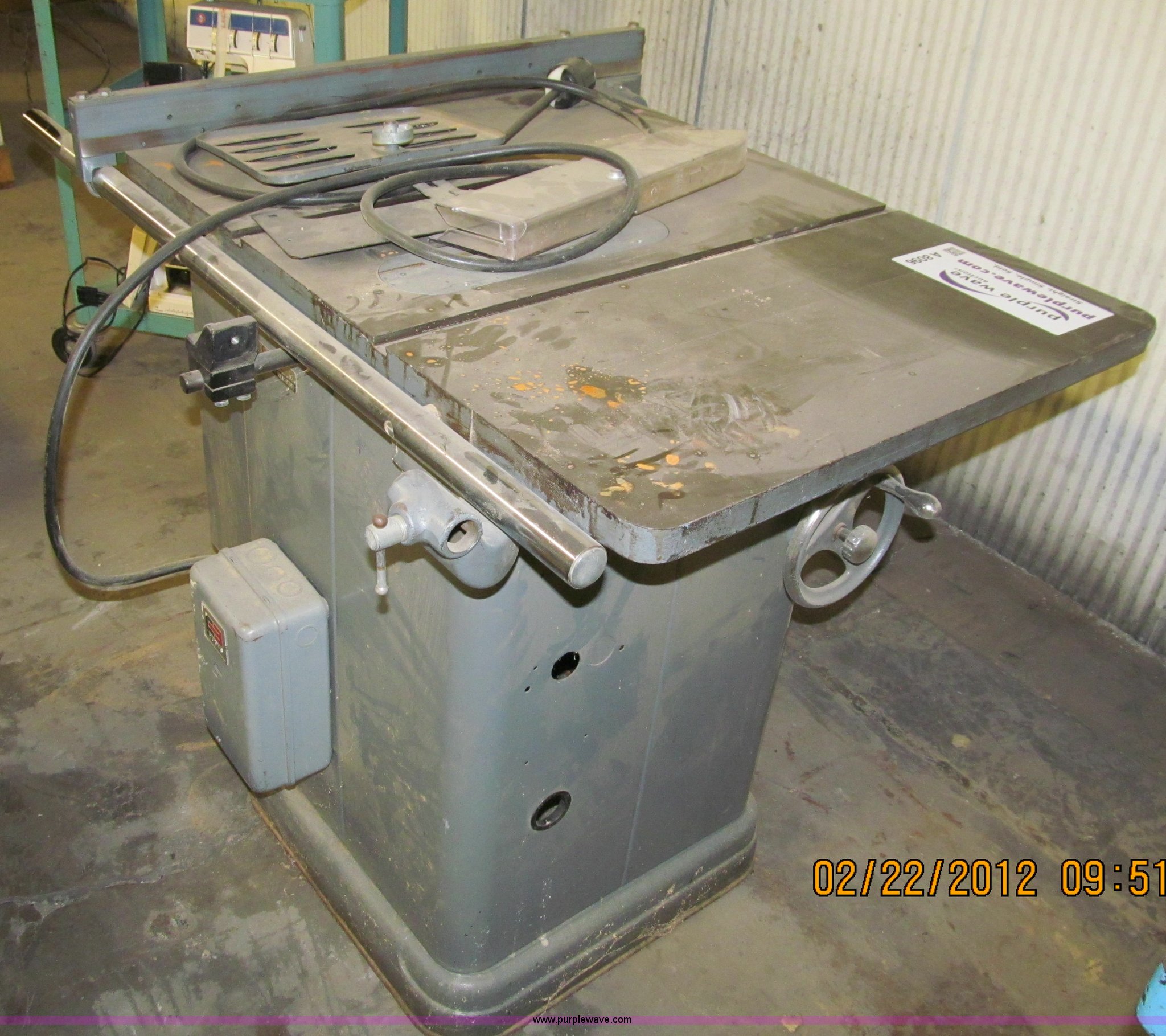 Delta Rockwell 34450 10" unisaw table saw in Des Moines, IA Item