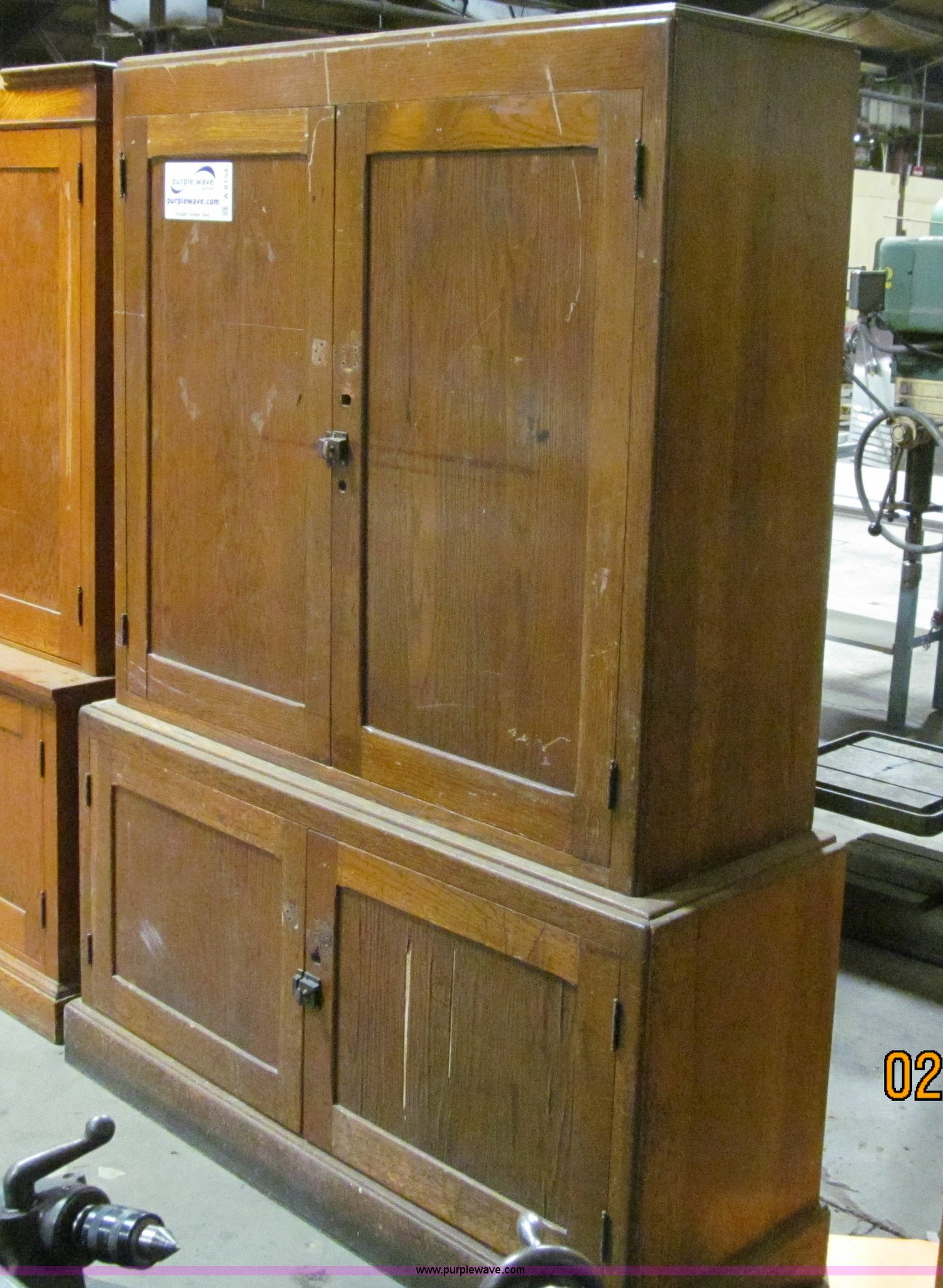 Wood in Des Moines, IA Item A8154 sold Purple Wave