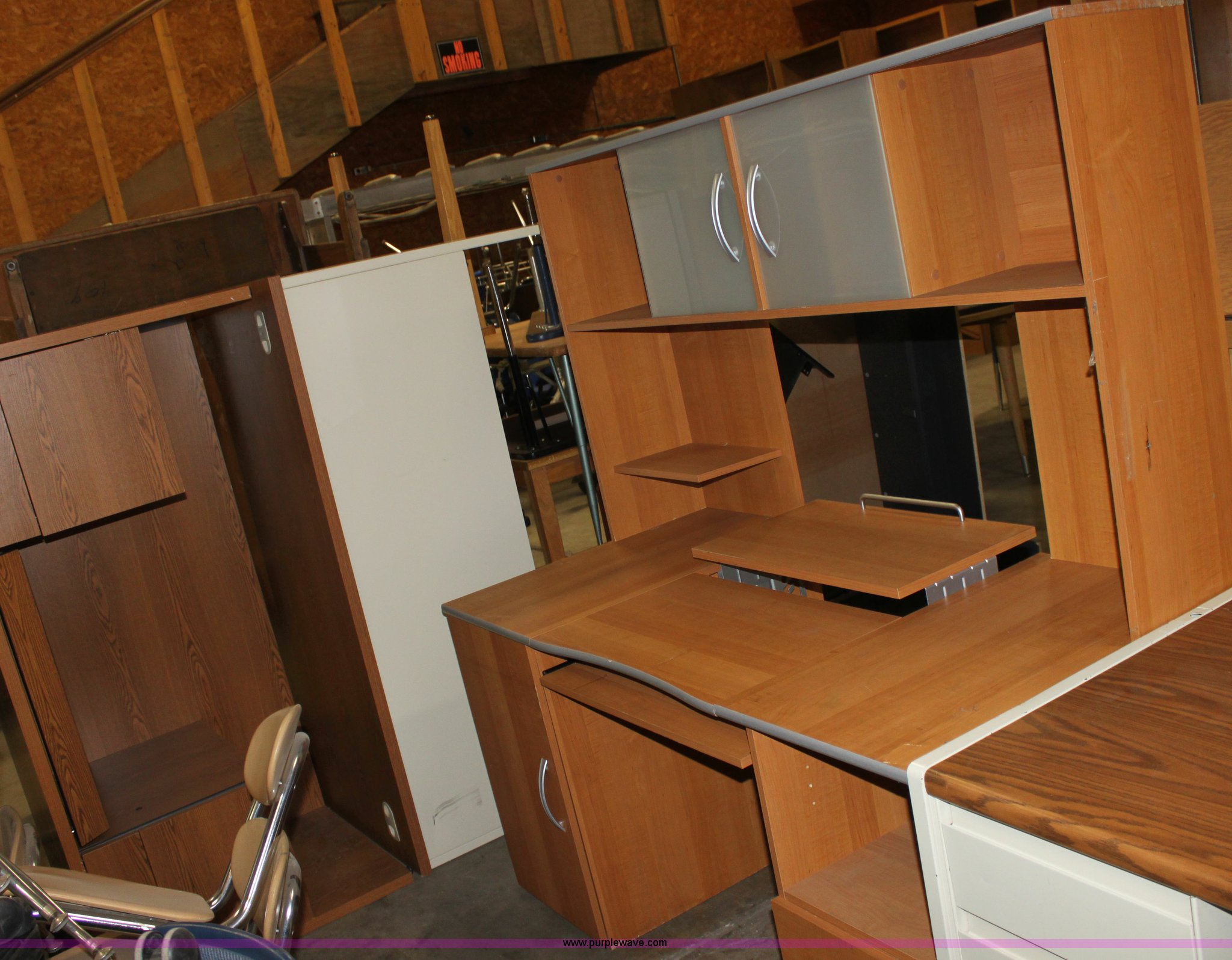 Assorted office furniture in Hutchinson, KS Item D9162 sold Purple Wave