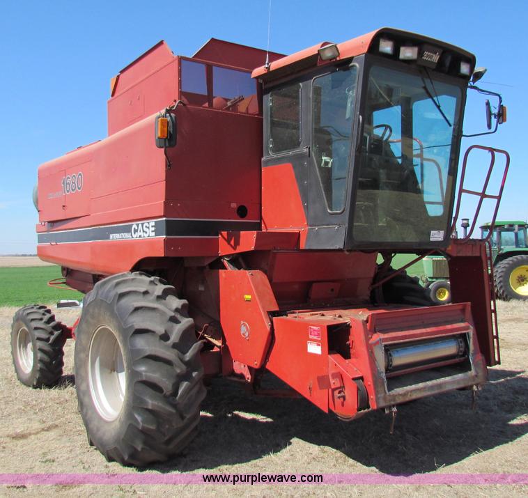 image for item A3593 1986 Case IH 1680 combine