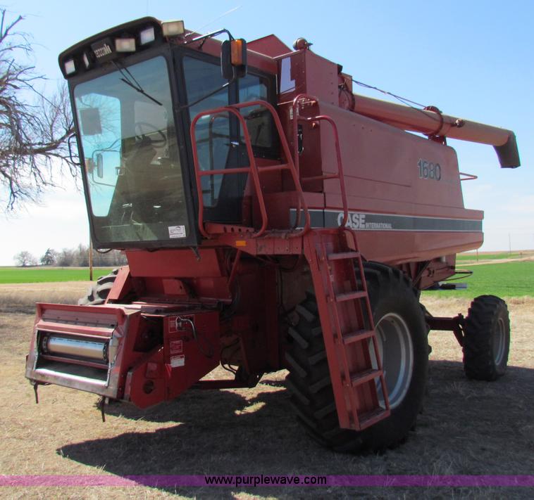 image for item A3593 1986 Case IH 1680 combine