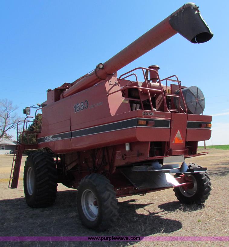 image for item A3593 1986 Case IH 1680 combine