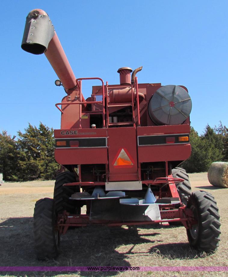 image for item A3593 1986 Case IH 1680 combine