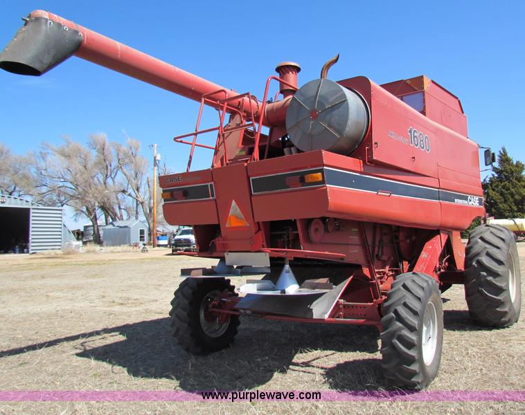 image for item A3593 1986 Case IH 1680 combine
