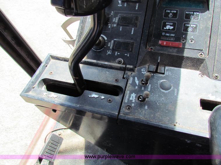 image for item A3593 1986 Case IH 1680 combine