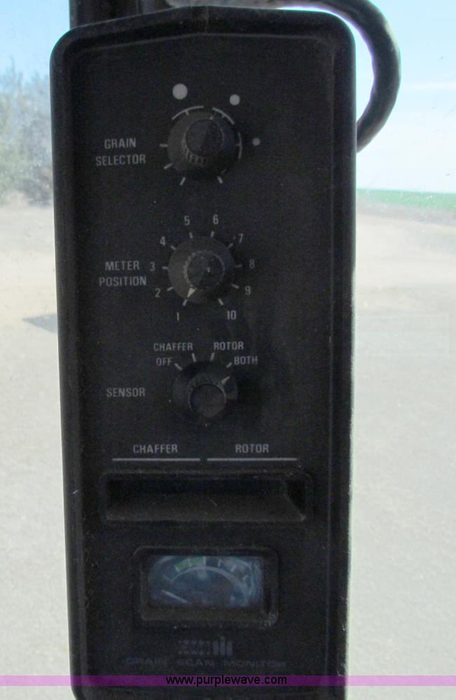 image for item A3593 1986 Case IH 1680 combine