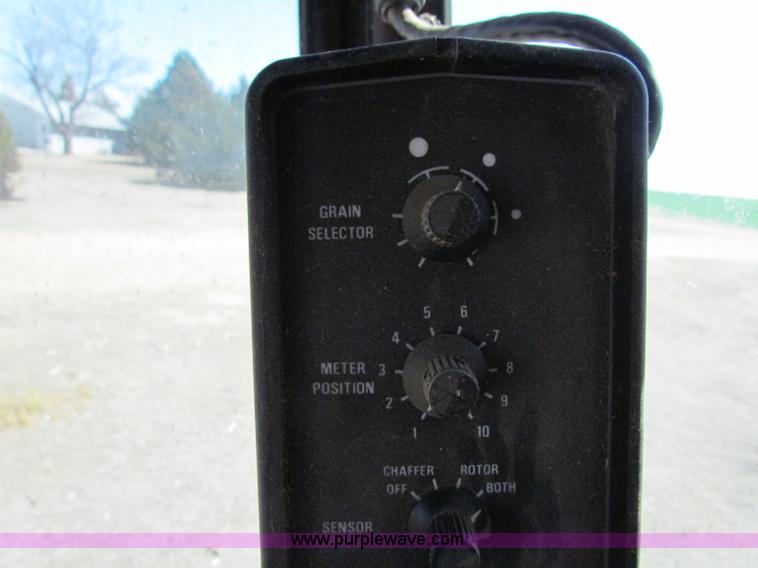 image for item A3593 1986 Case IH 1680 combine