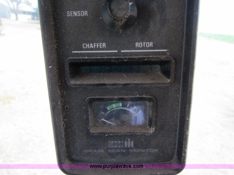 image for item A3593 1986 Case IH 1680 combine