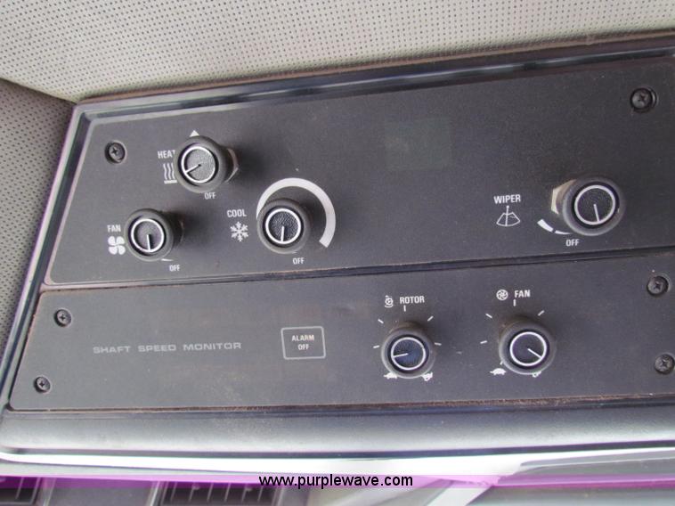 image for item A3593 1986 Case IH 1680 combine