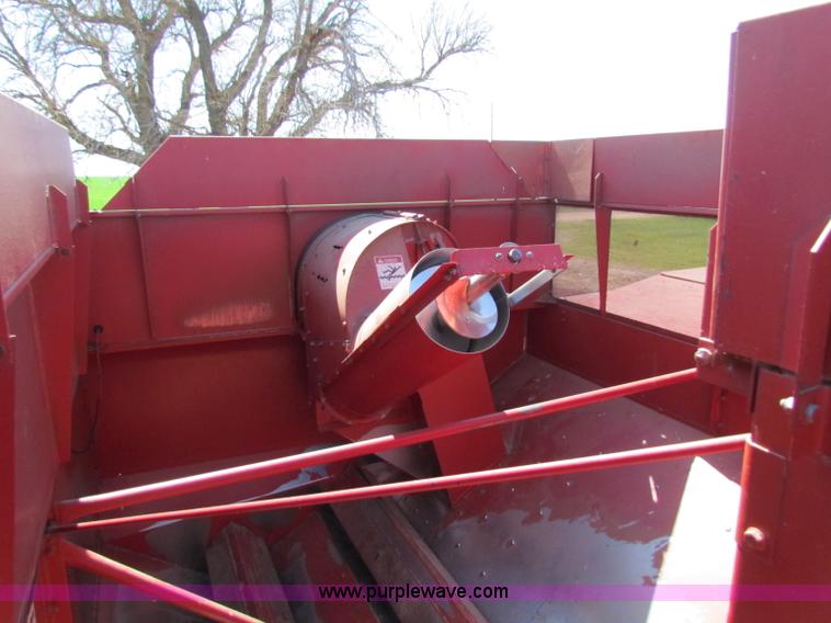 image for item A3593 1986 Case IH 1680 combine