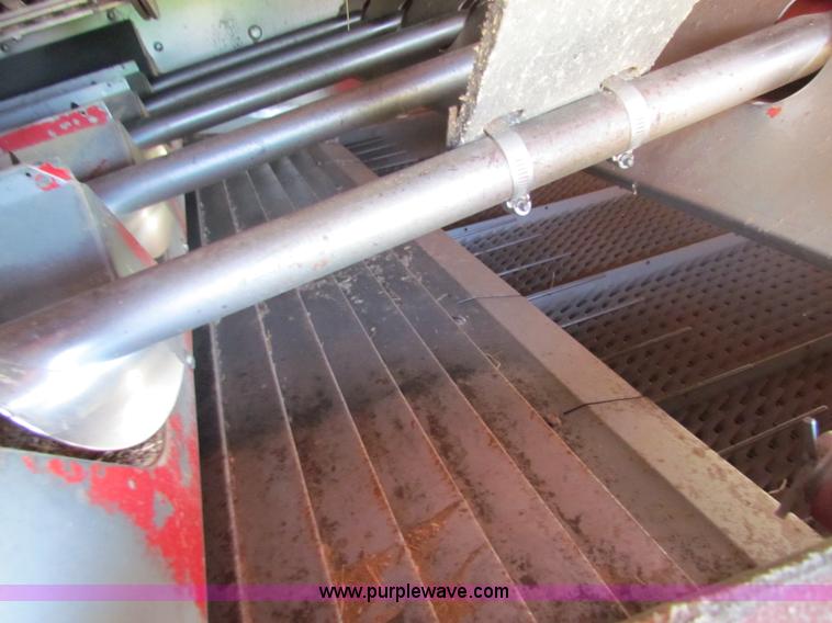 image for item A3593 1986 Case IH 1680 combine