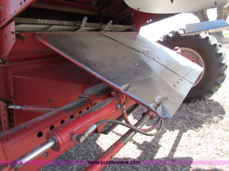 image for item A3593 1986 Case IH 1680 combine