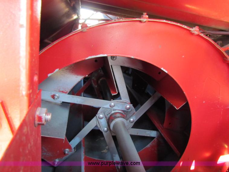 image for item A3593 1986 Case IH 1680 combine