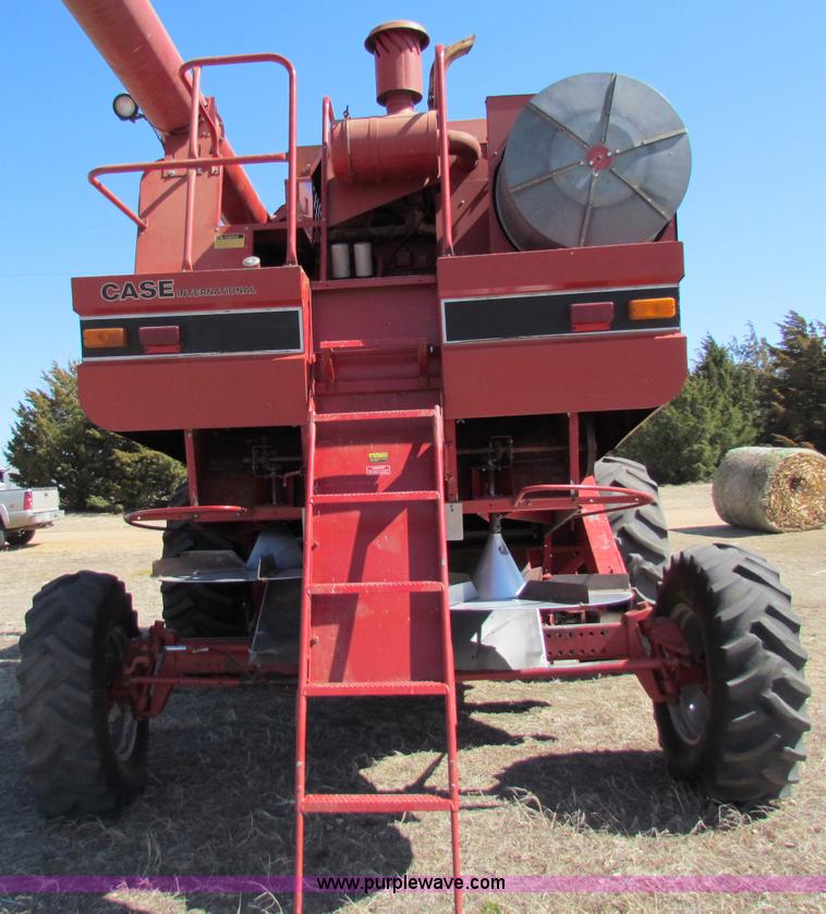 image for item A3593 1986 Case IH 1680 combine