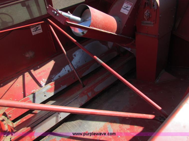 image for item A3593 1986 Case IH 1680 combine