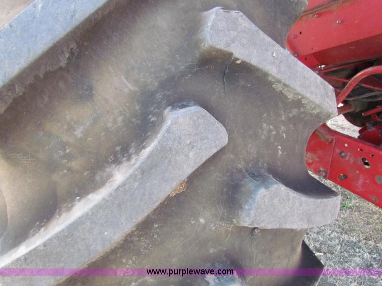 image for item A3593 1986 Case IH 1680 combine