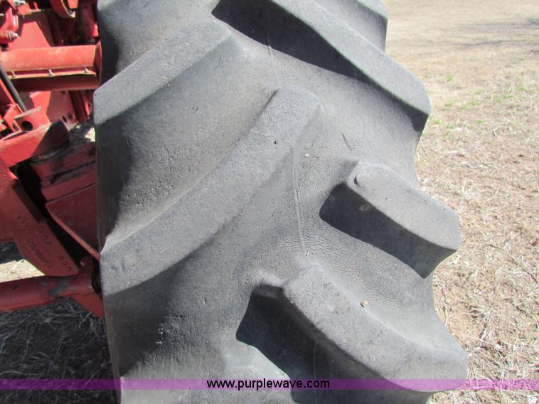 image for item A3593 1986 Case IH 1680 combine