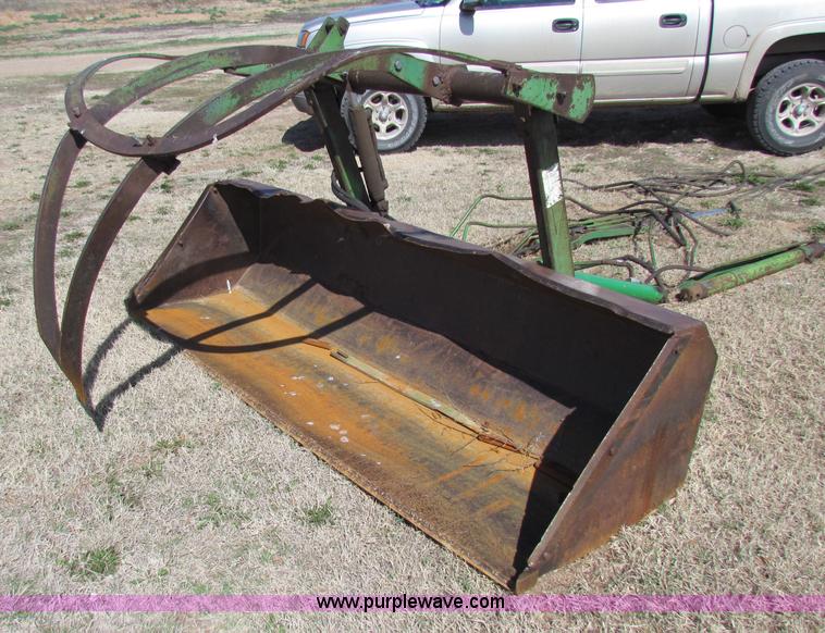 image for item B1070 John Deere 7' bucket