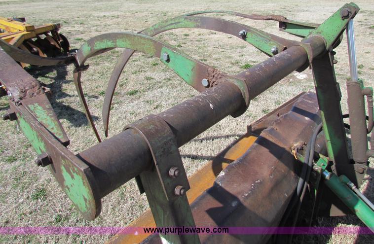 image for item B1070 John Deere 7' bucket