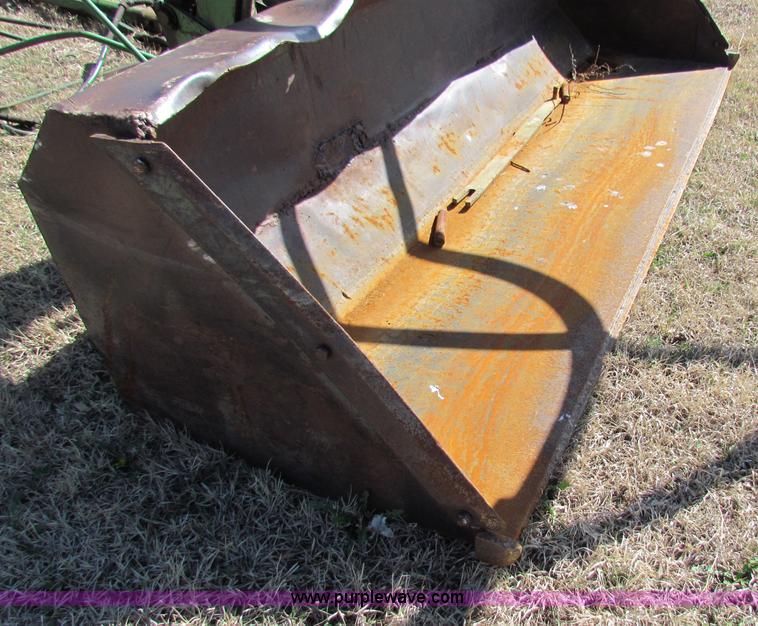 image for item B1070 John Deere 7' bucket