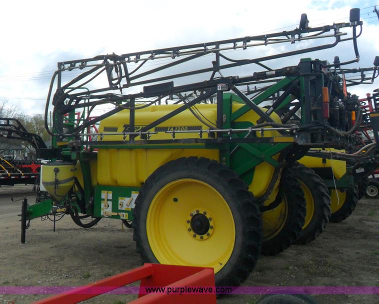 image for item B1091 2005 Top Air TA1200 sprayer