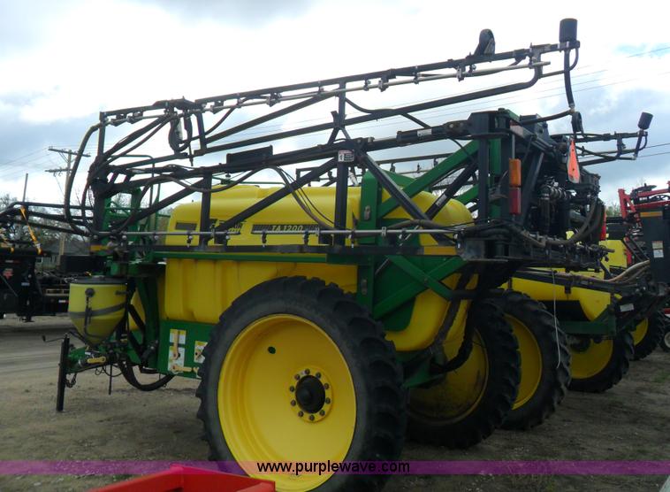 image for item B1091 2005 Top Air TA1200 sprayer