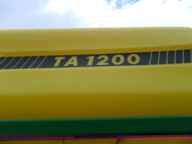 image for item B1091 2005 Top Air TA1200 sprayer