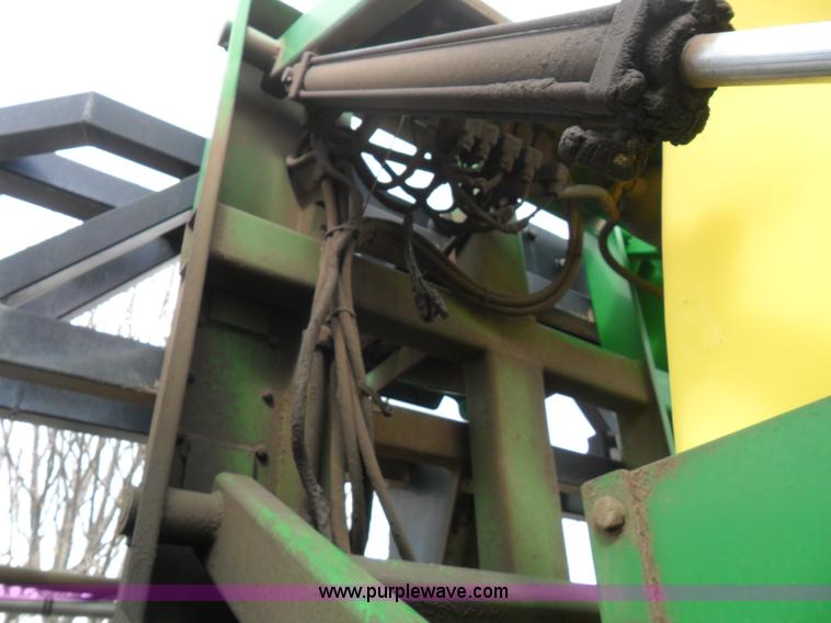image for item B1091 2005 Top Air TA1200 sprayer