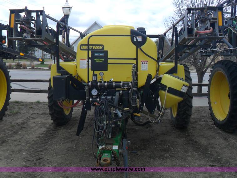 image for item B1092 2005 Bestway Field-Pro III sprayer