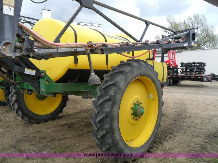 image for item B1092 2005 Bestway Field-Pro III sprayer