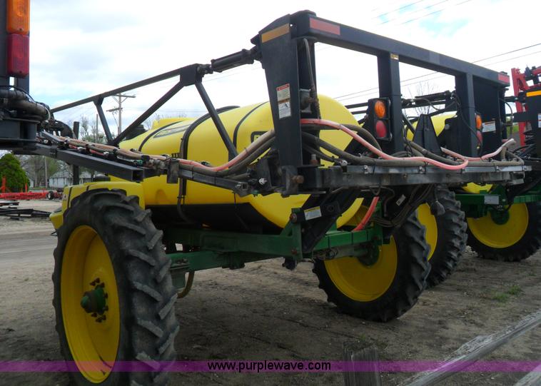 image for item B1092 2005 Bestway Field-Pro III sprayer